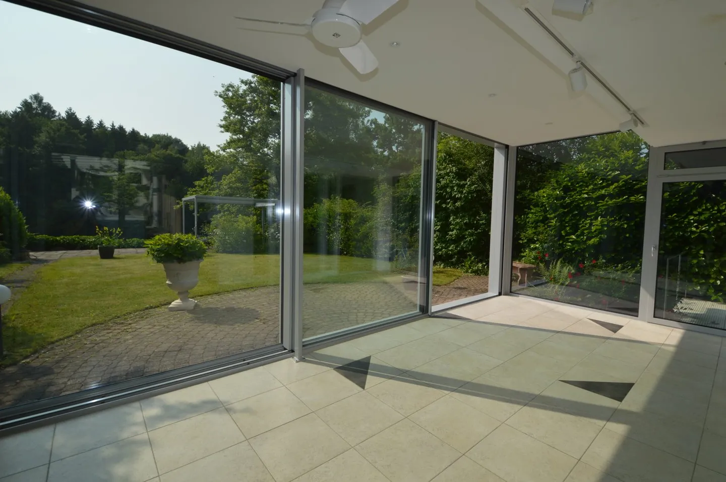 Charming single-family house with idyllic garden and stunning view - Photo 6 of 14