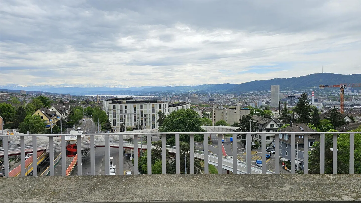 Modernes Penthouse mit Stadtblick - Foto 7 von 17