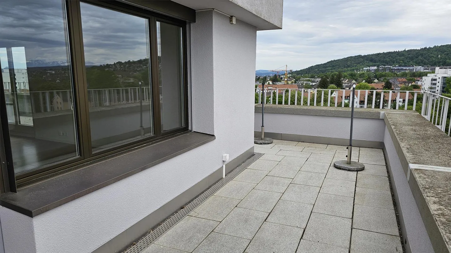Modernes Penthouse mit Stadtblick - Foto 8 von 17