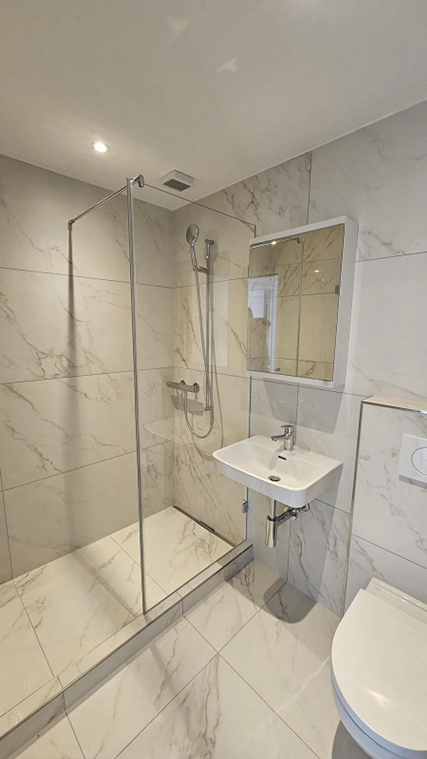 Modernes Penthouse mit Stadtblick - Foto 14 von 17