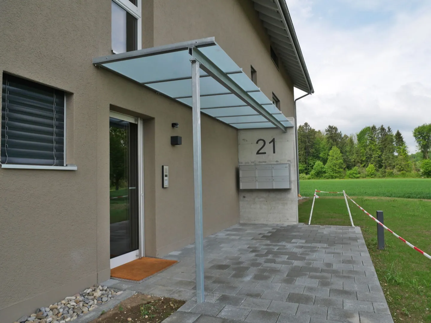 Appartement spacieux de 4,5 pièces dans la verdure - Photo 3 sur 15