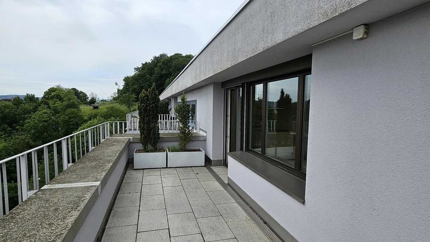 Modernes Penthouse mit Stadtblick - Foto 9 von 17