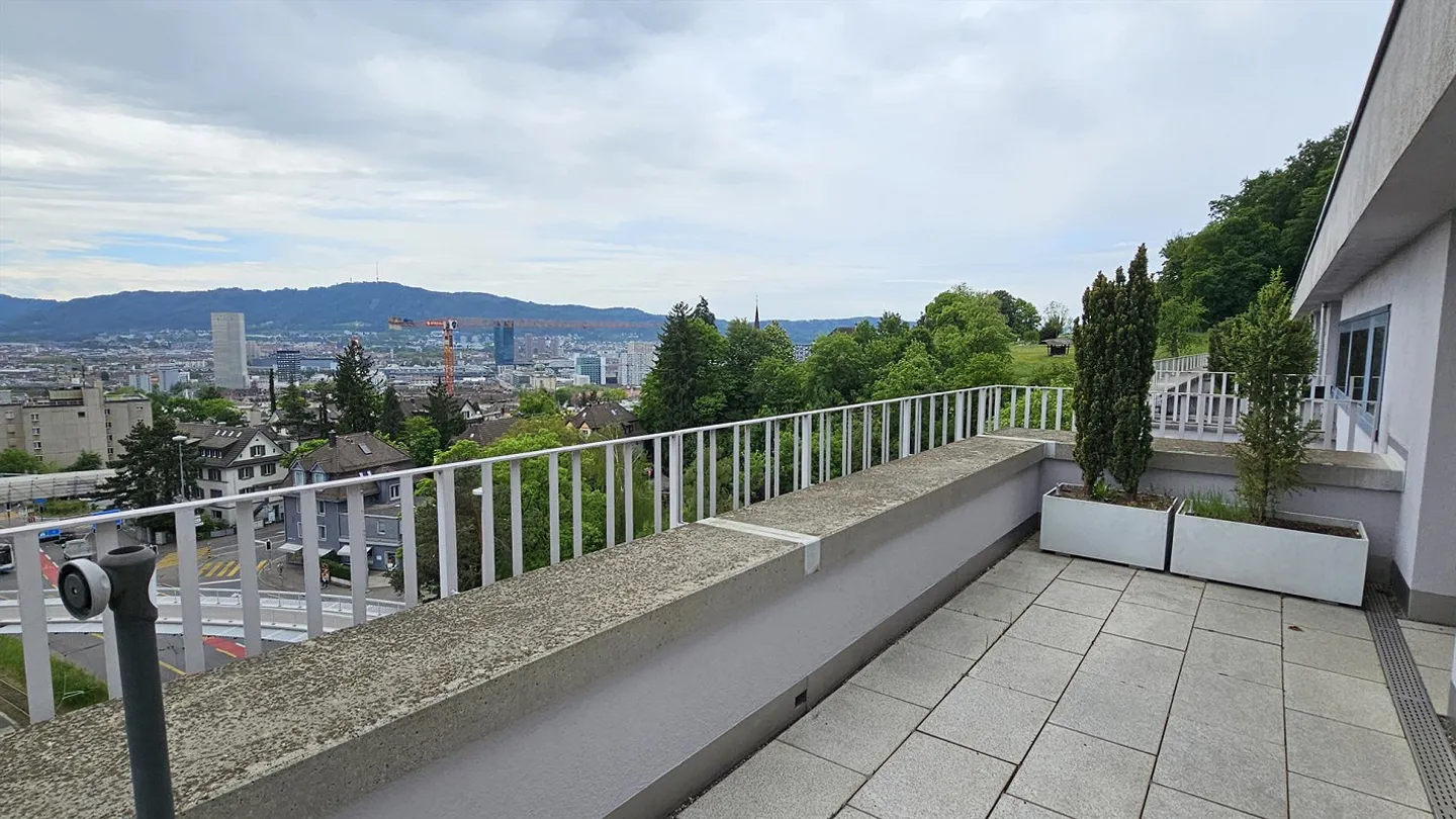 Modernes Penthouse mit Stadtblick - Foto 10 von 17
