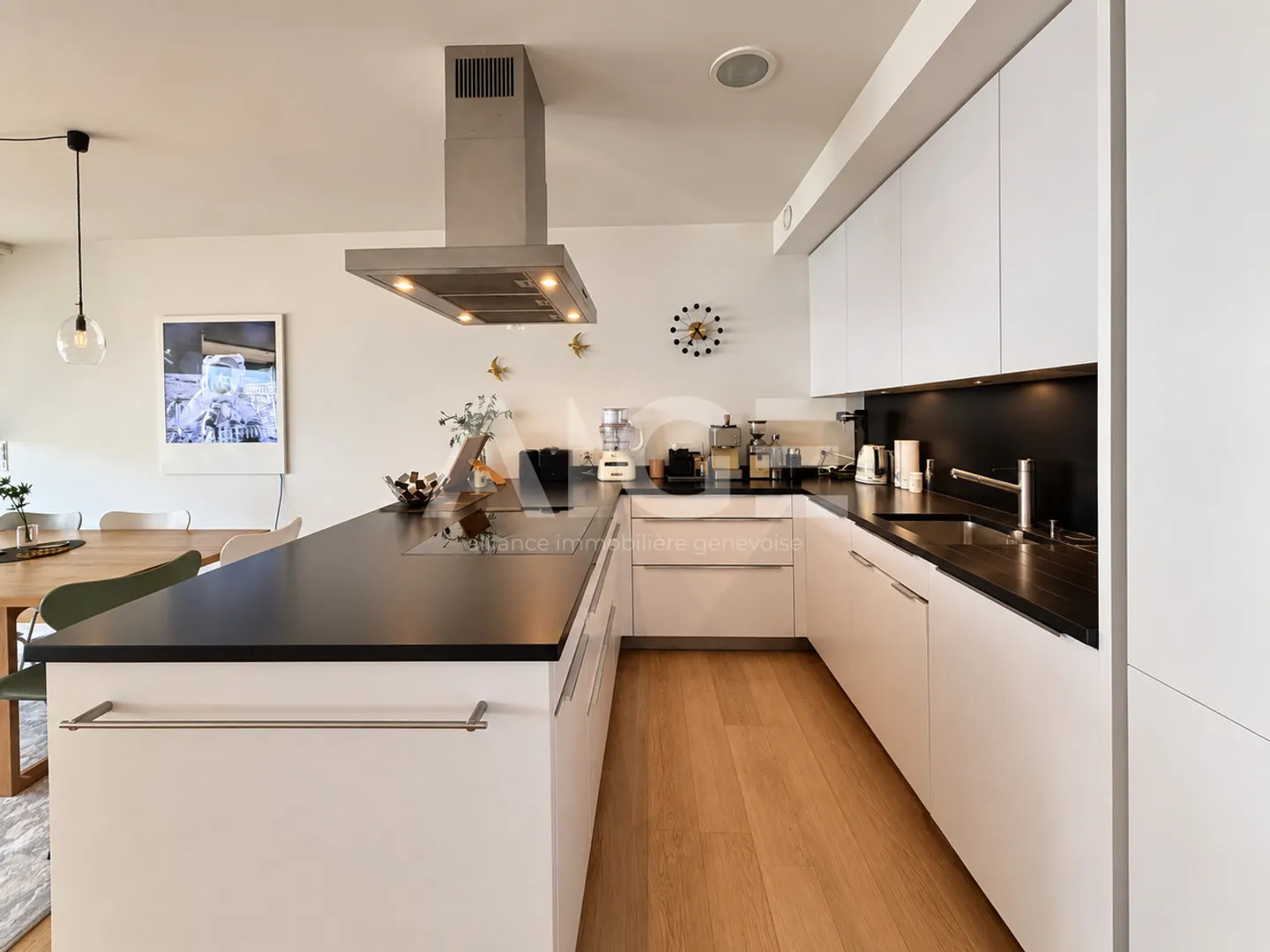Charming Duplex Apartment - Photo 3 of 8