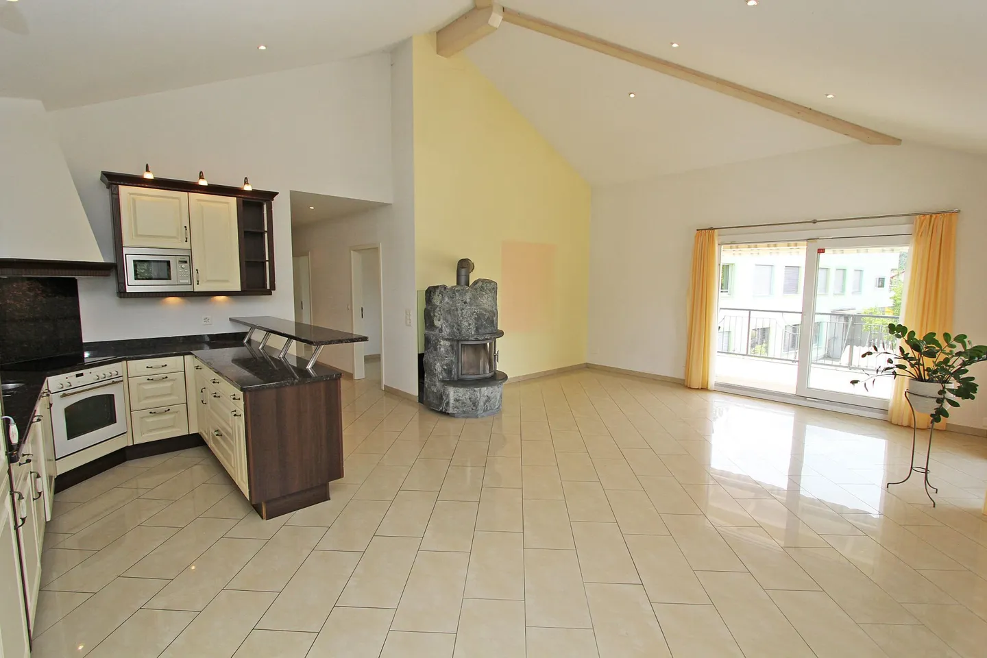 Top-Floor Apartment with Vaulted Ceilings - Photo 3 of 12