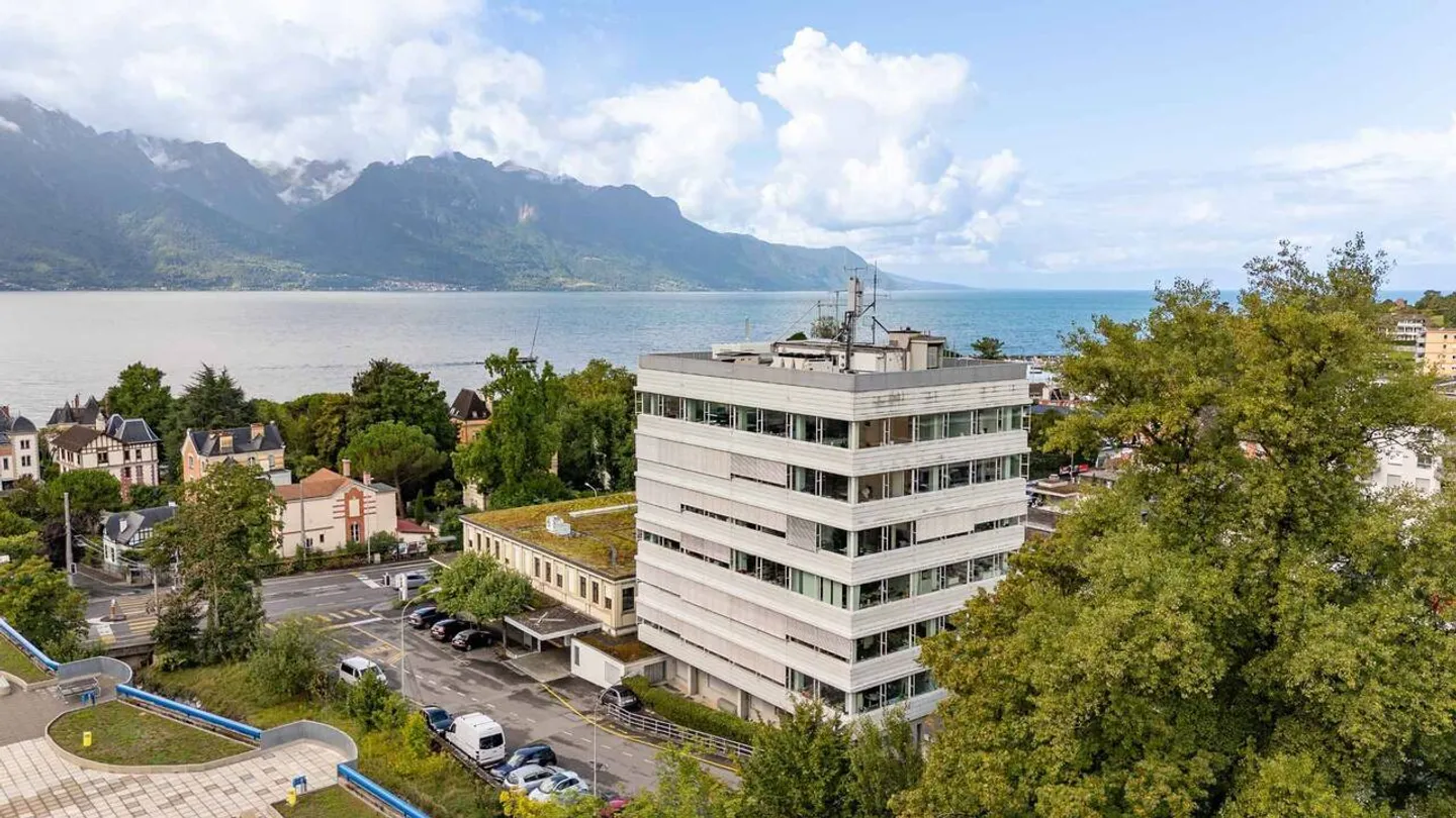 Offrez-vous un cadre de travail unique en colocation avec vue sur le lac. - Photo 1 sur 6