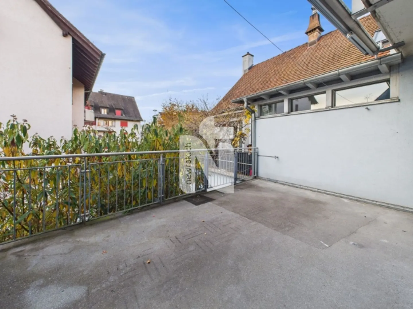 Appartamento luminoso e spazioso di 5,5 stanze al Löwenkreisel con balcone, torre di lavaggio e 2 bagni - Foto 1 di 12