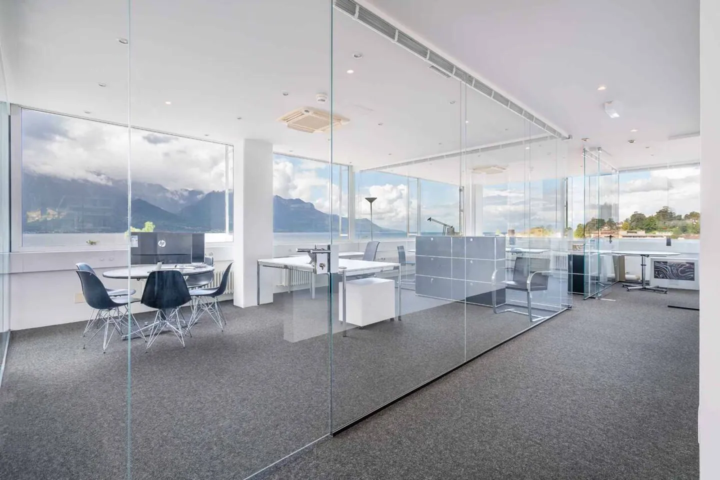 Offrez-vous un cadre de travail unique en colocation avec vue sur le lac. - Photo 3 sur 6