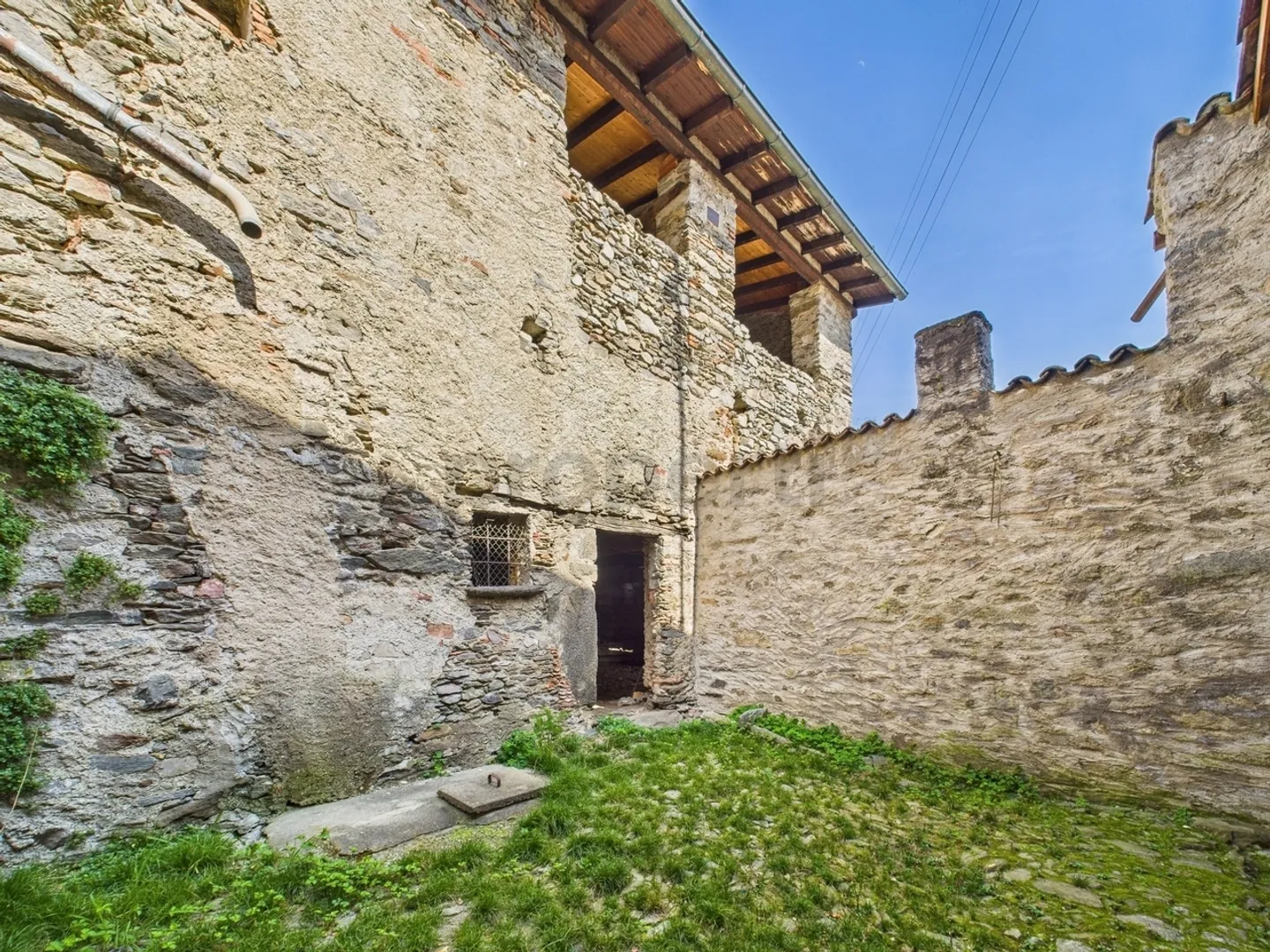 Rustico da ristrutturare nel cuore di Torricella/Taverne  Ottimo investimento - Foto 2 di 9