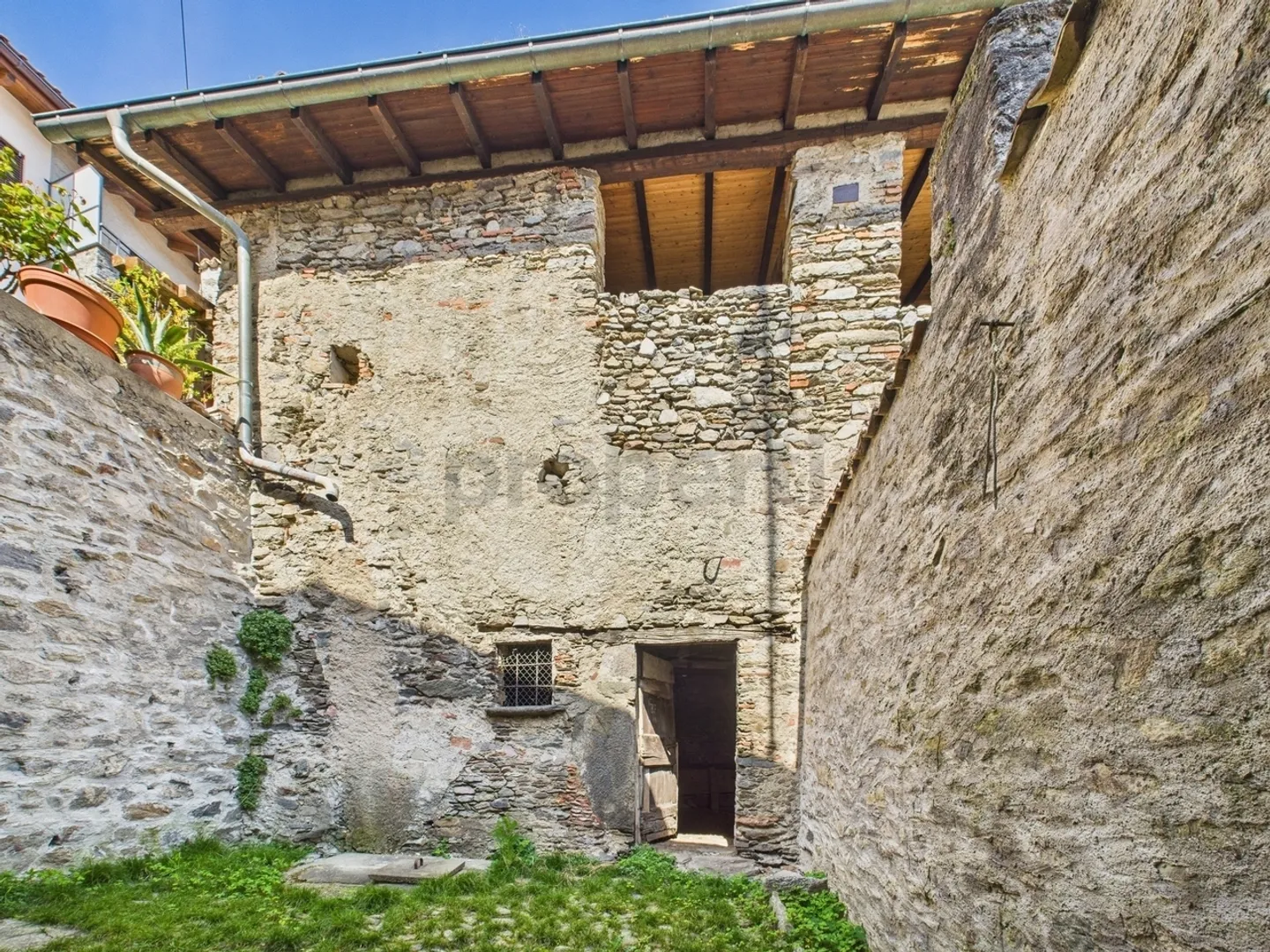 Rustico da ristrutturare nel cuore di Torricella/Taverne  Ottimo investimento - Foto 4 di 9