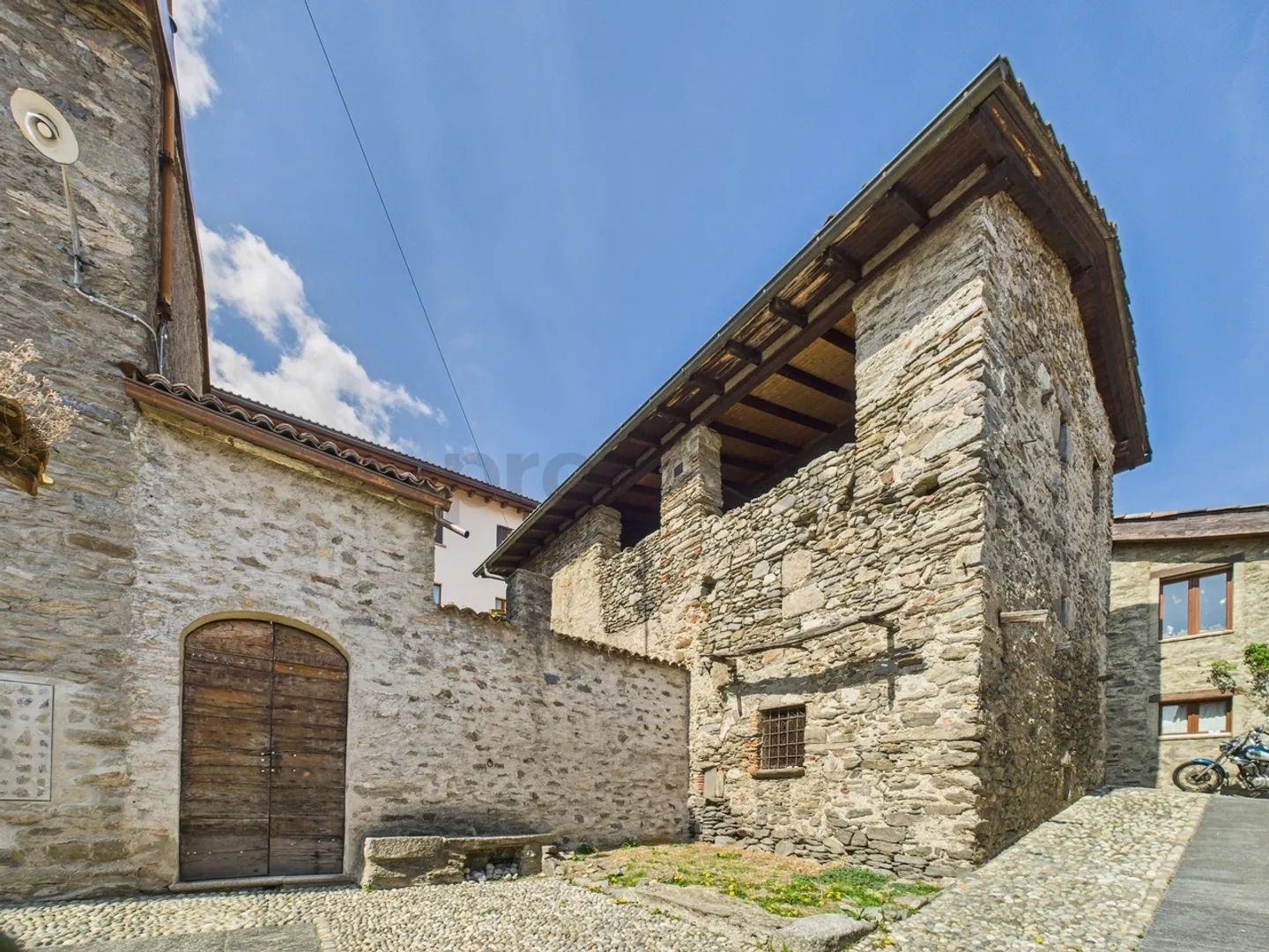 Rustico da ristrutturare nel cuore di Torricella/Taverne  Ottimo investimento - Foto 5 di 9