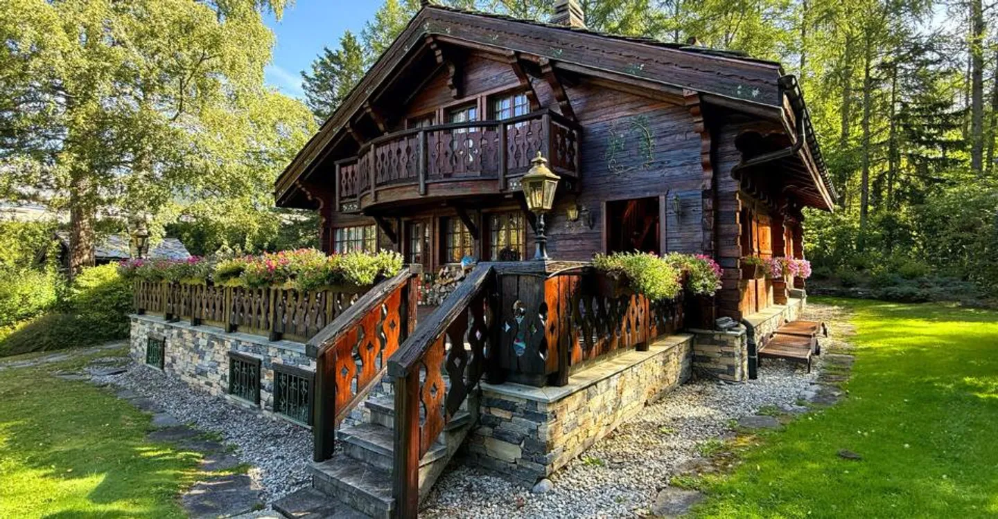 Luxury Chalet 6.5 Rooms + Independent Mazot - Crans-Montana - Photo 1 of 13