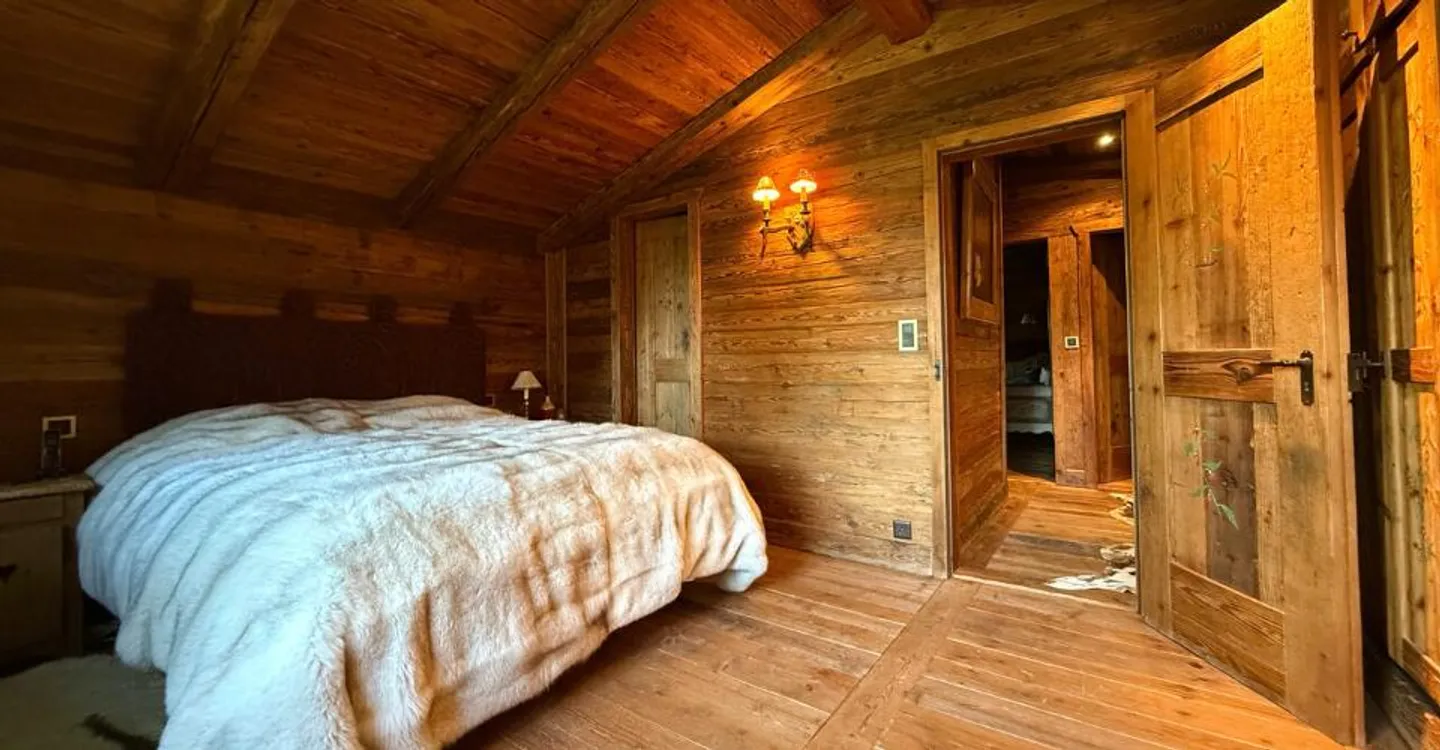 Luxury Chalet 6.5 Rooms + Independent Mazot - Crans-Montana - Photo 3 of 13