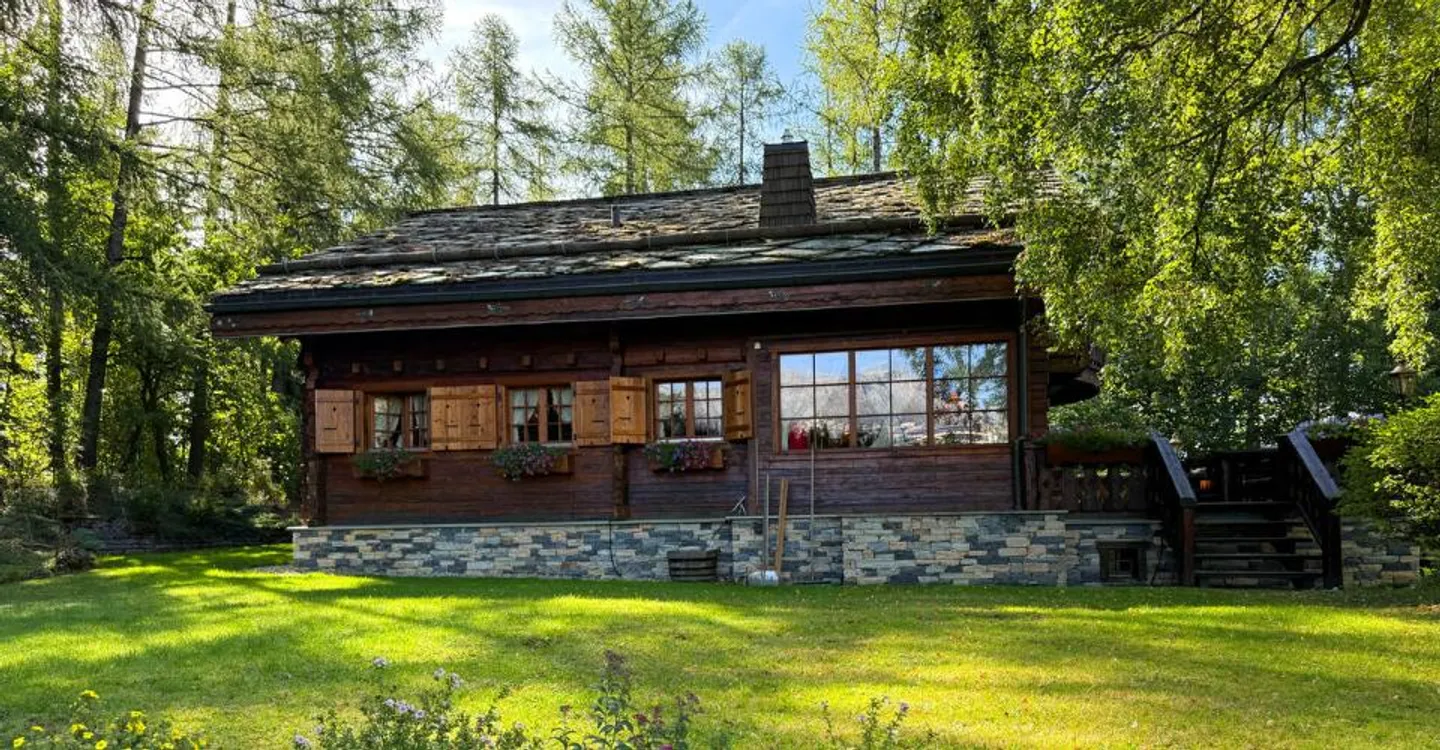 Luxury Chalet 6.5 Rooms + Independent Mazot - Crans-Montana - Photo 2 of 13