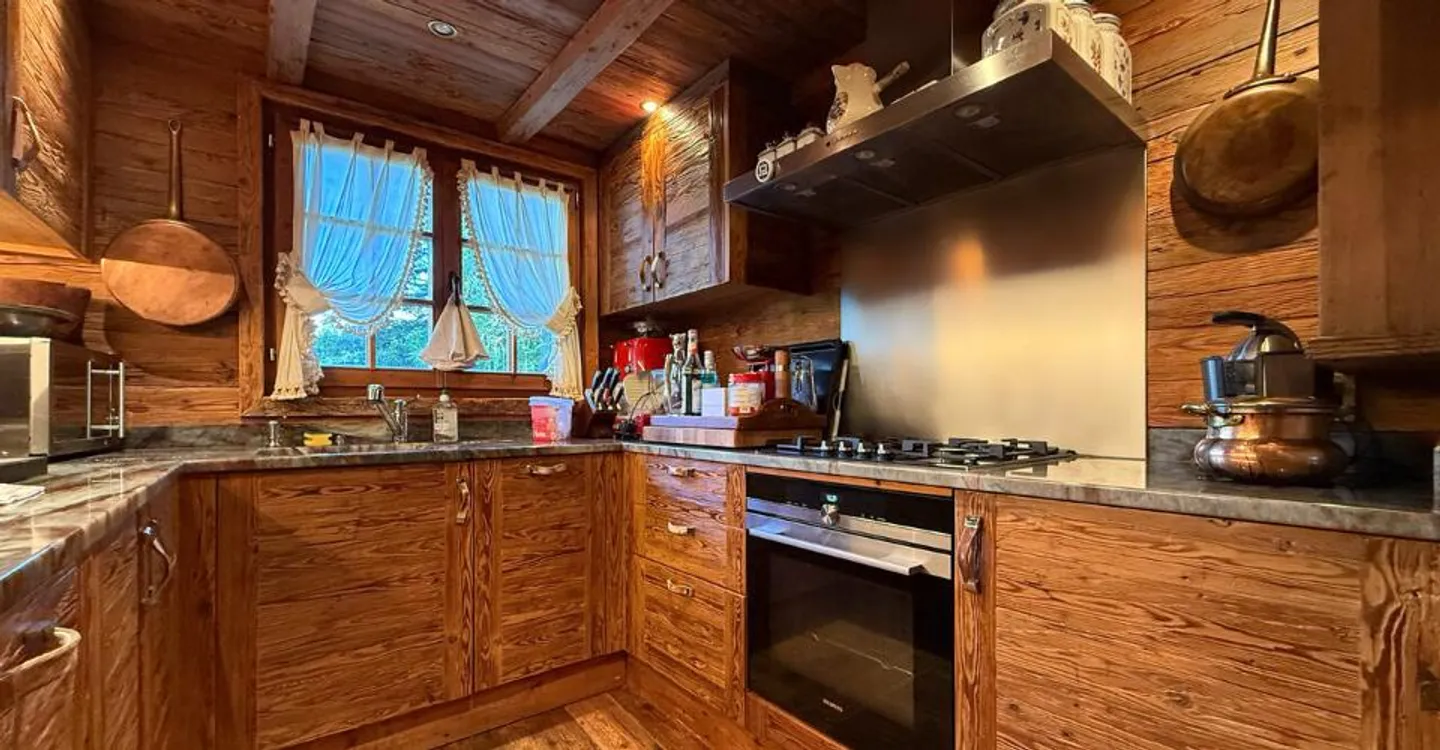 Luxury Chalet 6.5 Rooms + Independent Mazot - Crans-Montana - Photo 7 of 13
