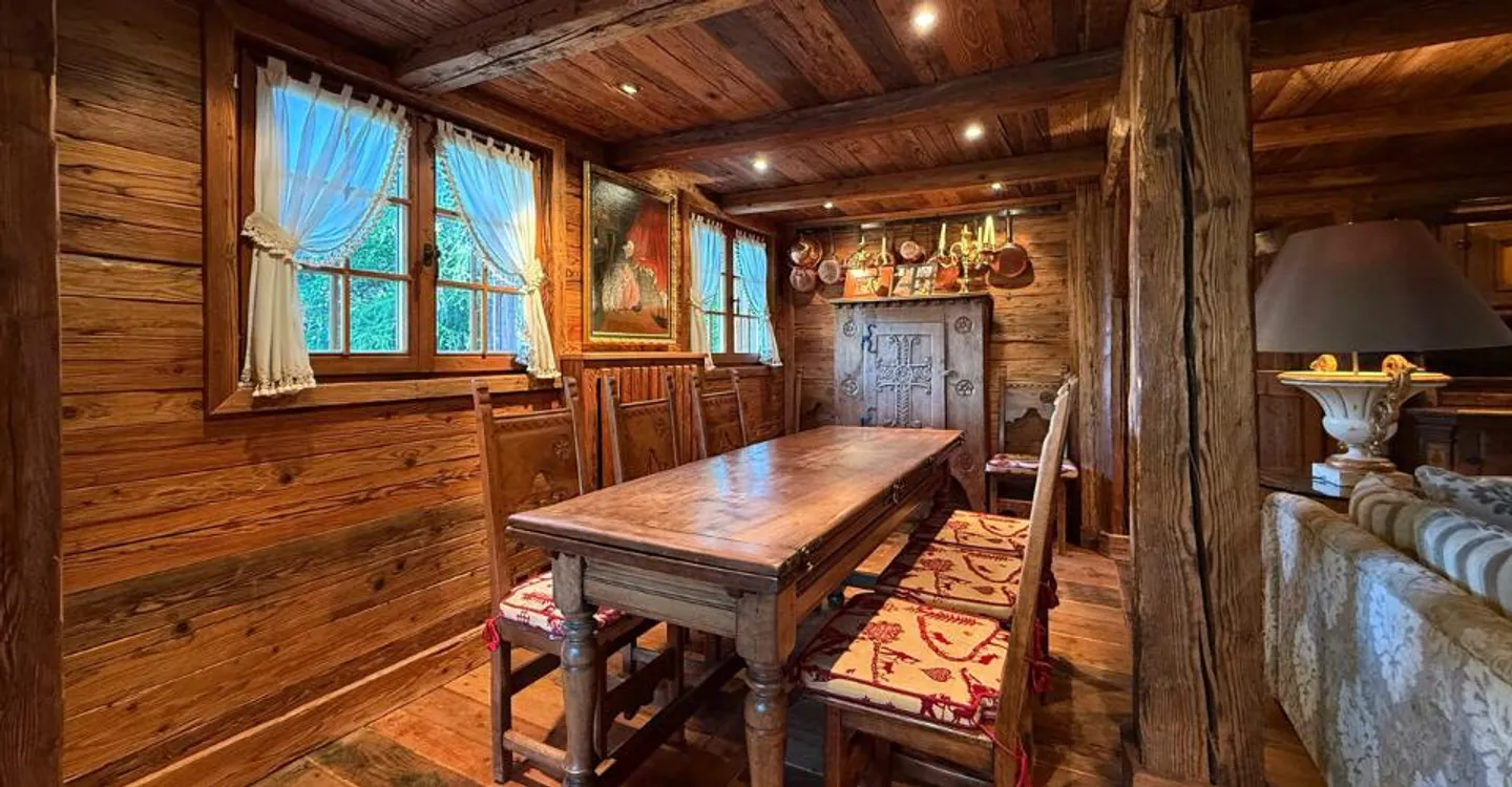 Luxury Chalet 6.5 Rooms + Independent Mazot - Crans-Montana - Photo 9 of 13