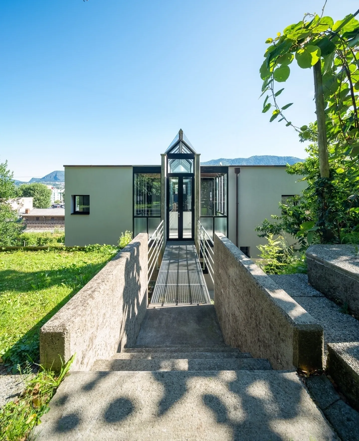 Elegante Doppelhaushälfte in Chiasso, Kanton Tessin - Foto 1 von 13