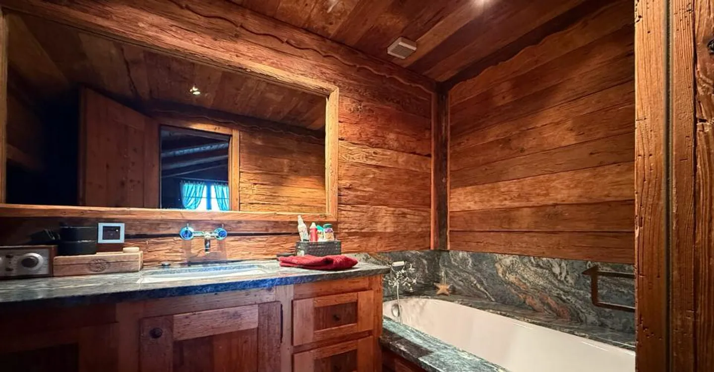 Luxury Chalet 6.5 Rooms + Independent Mazot - Crans-Montana - Photo 12 of 13