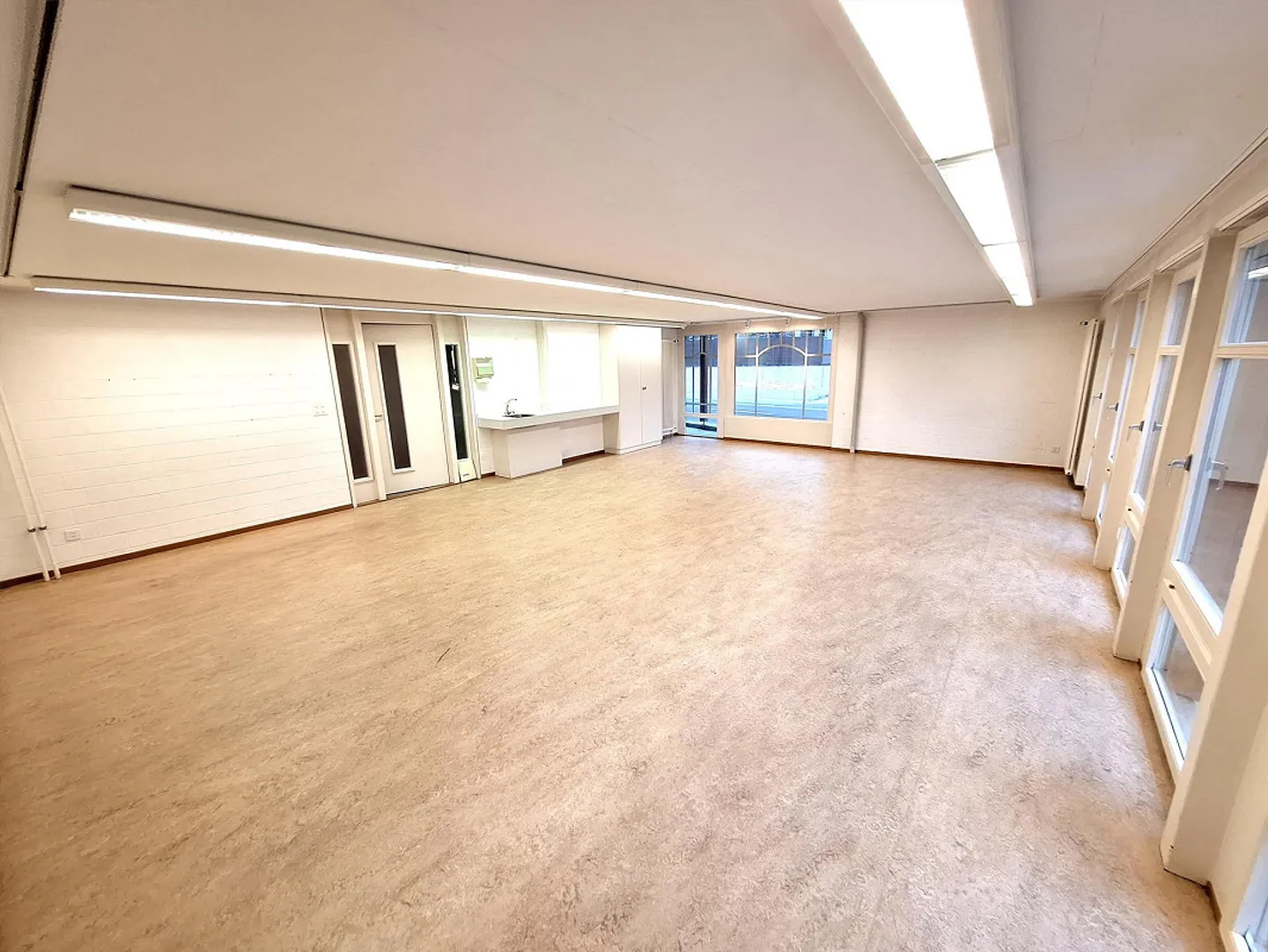 Vielseitige Gewerbefläche zu Vermieten - Foto 8 von 13