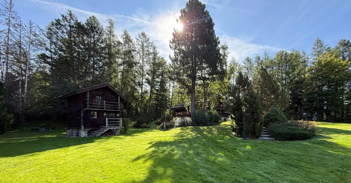 Luxury Chalet 6.5 Rooms + Independent Mazot - Crans-Montana - Photo 11 of 13