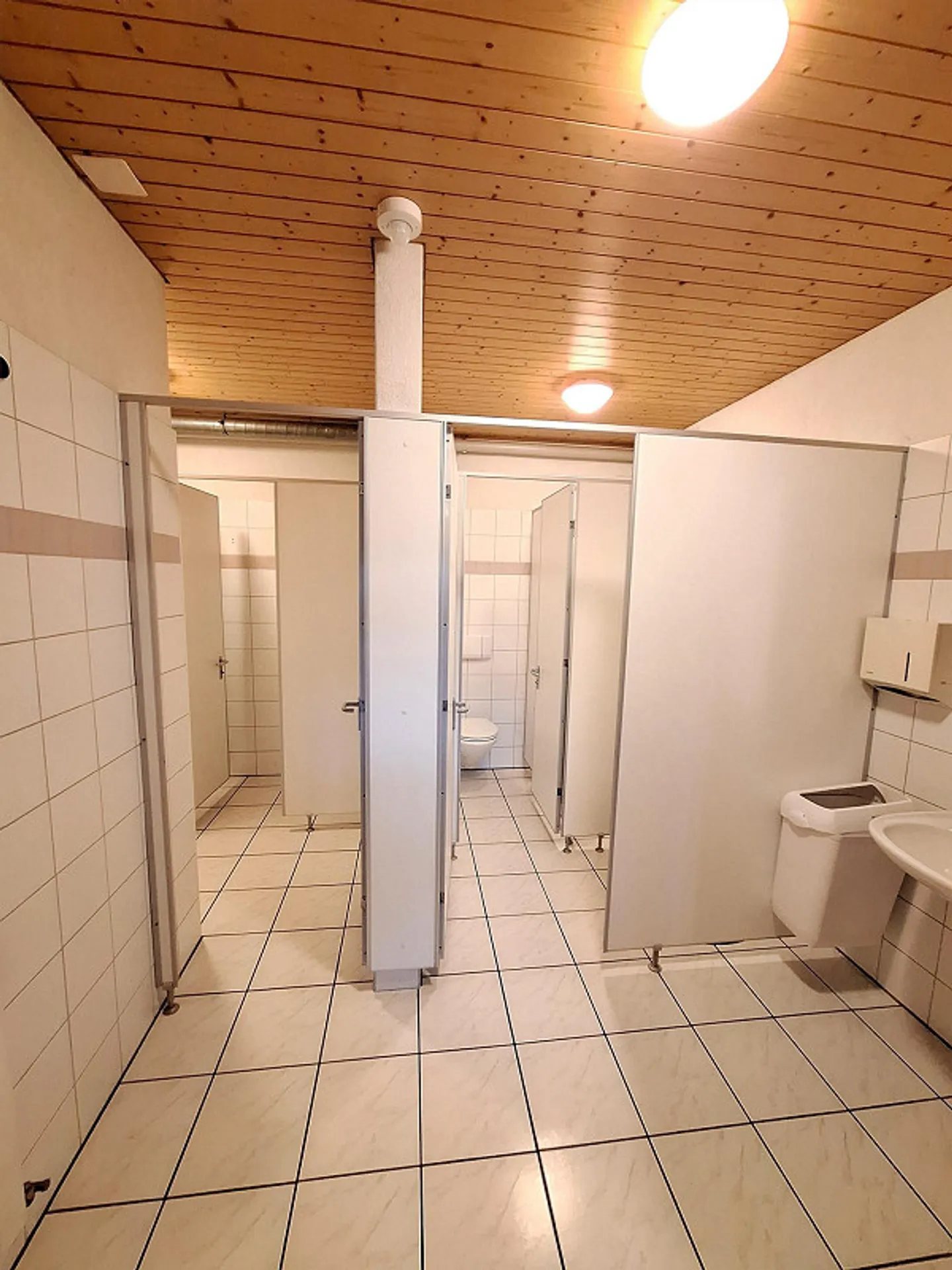 Vielseitige Gewerbefläche zu Vermieten - Foto 13 von 13