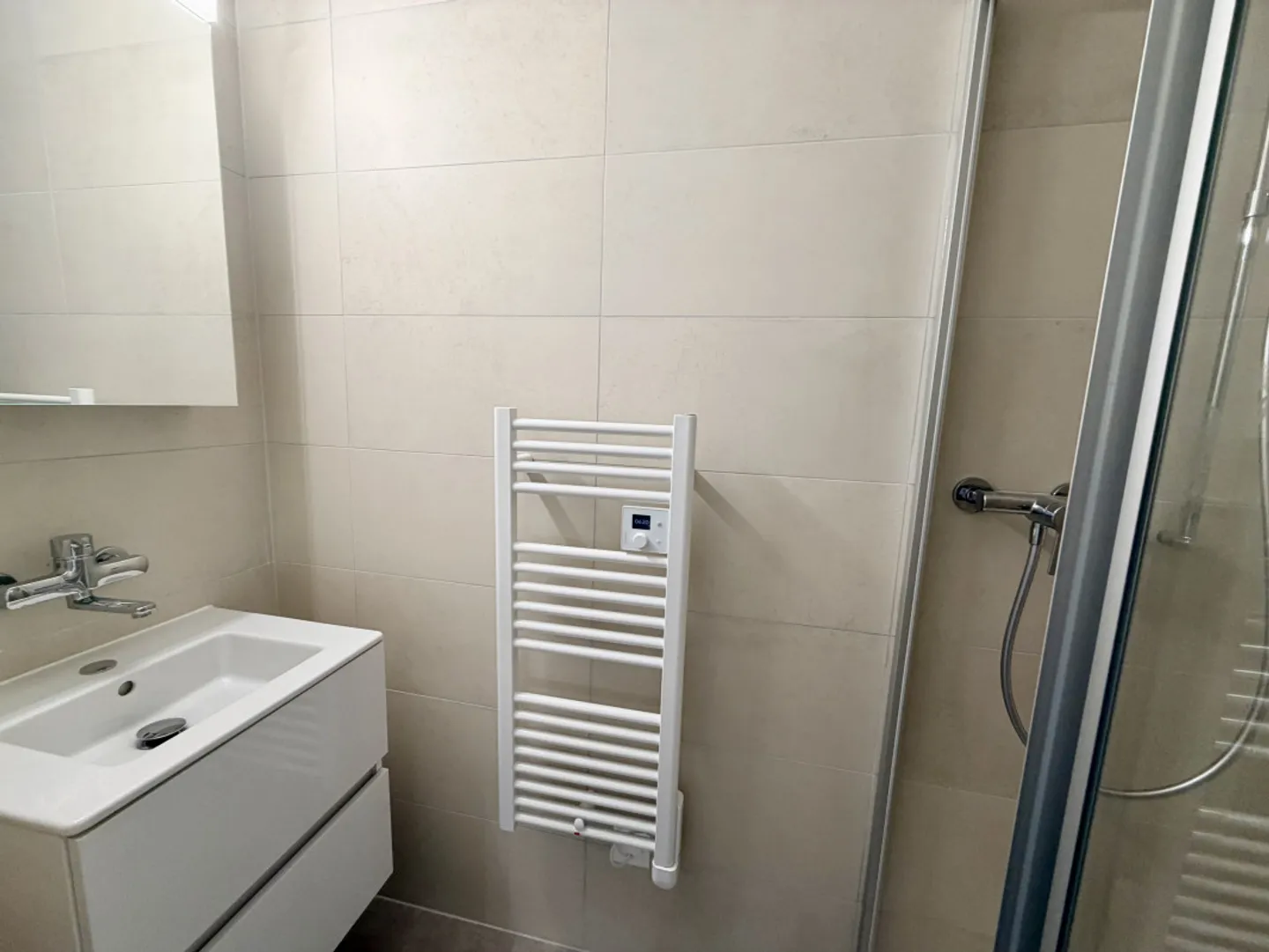 Appartement rénové avec vue sur le lac - Photo 10 sur 12