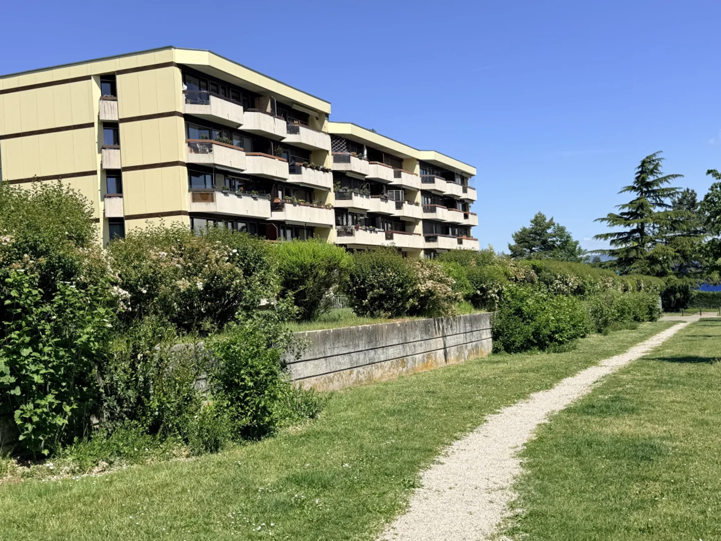 Appartement rénové avec vue sur le lac - Photo 11 sur 12