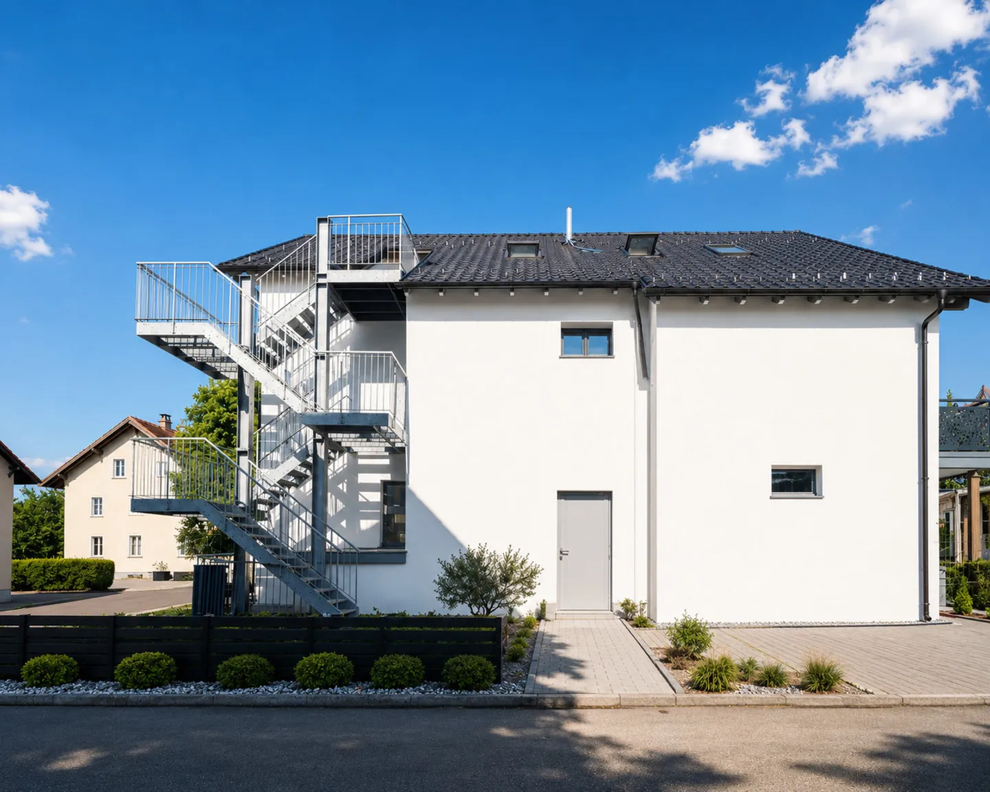 Wohngebäude - Foto 1 von 2