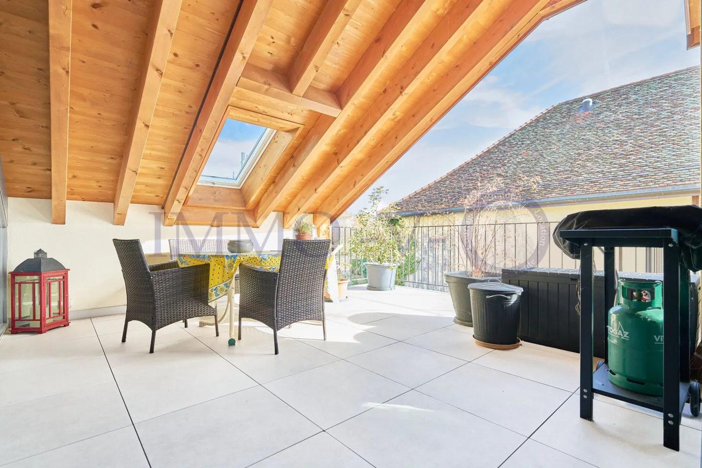 GERÄUMIGE HOCHWERTIGE WOHNUNG MIT BALKON-LOGGIA - Foto 2 von 8