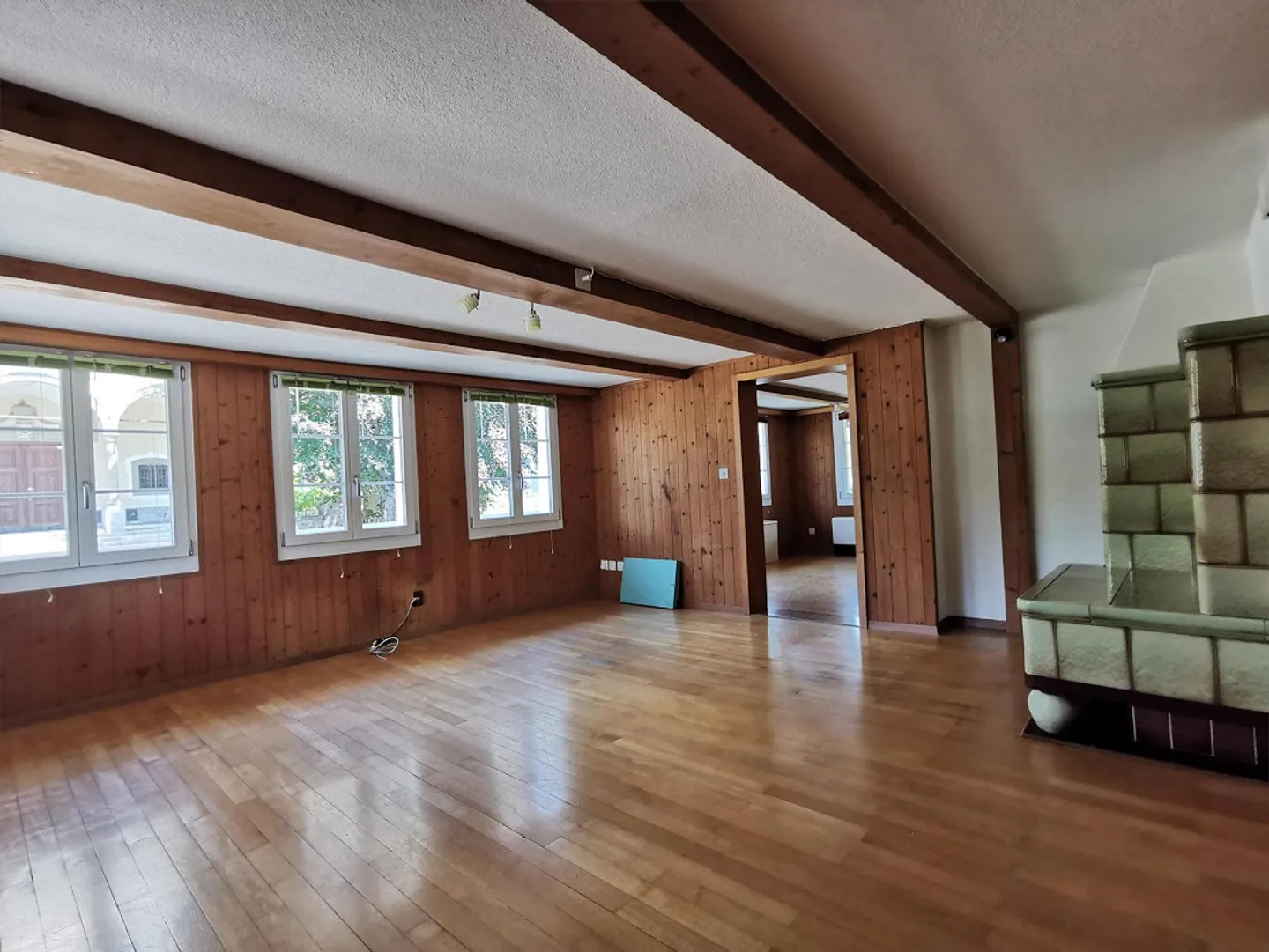 Charming semi-detached family house in a central location - Photo 6 of 10