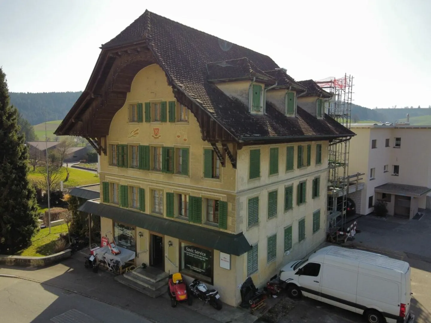 Casa multifamiliare parzialmente ristrutturata nel centro di Grossdietwil - Foto 1 di 2