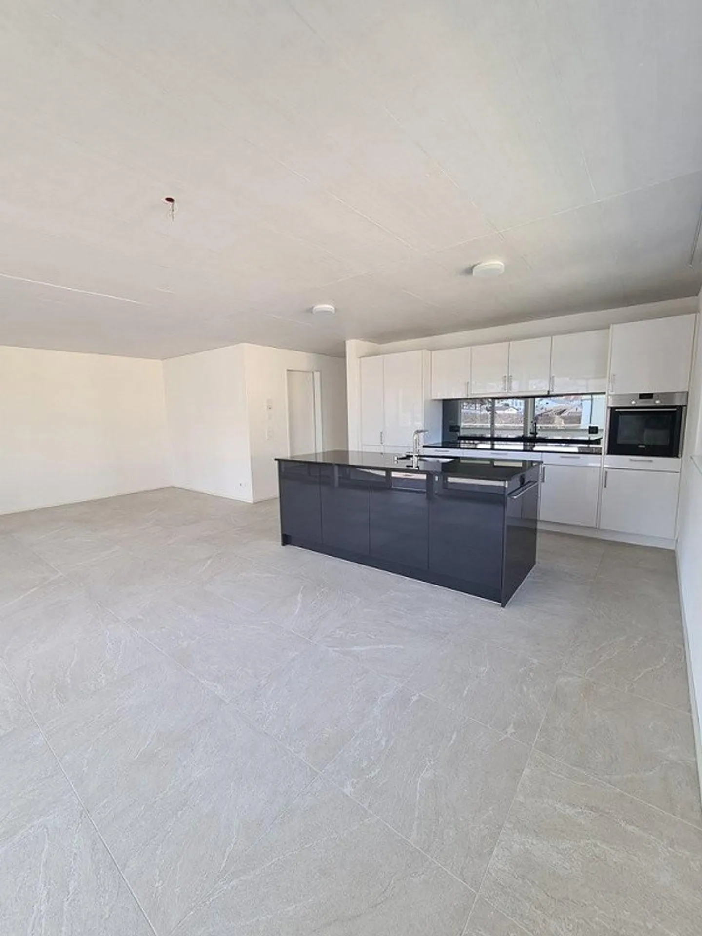 Moderne und grosszügige 3.5 Zimmerwohnung - Foto 4 von 11