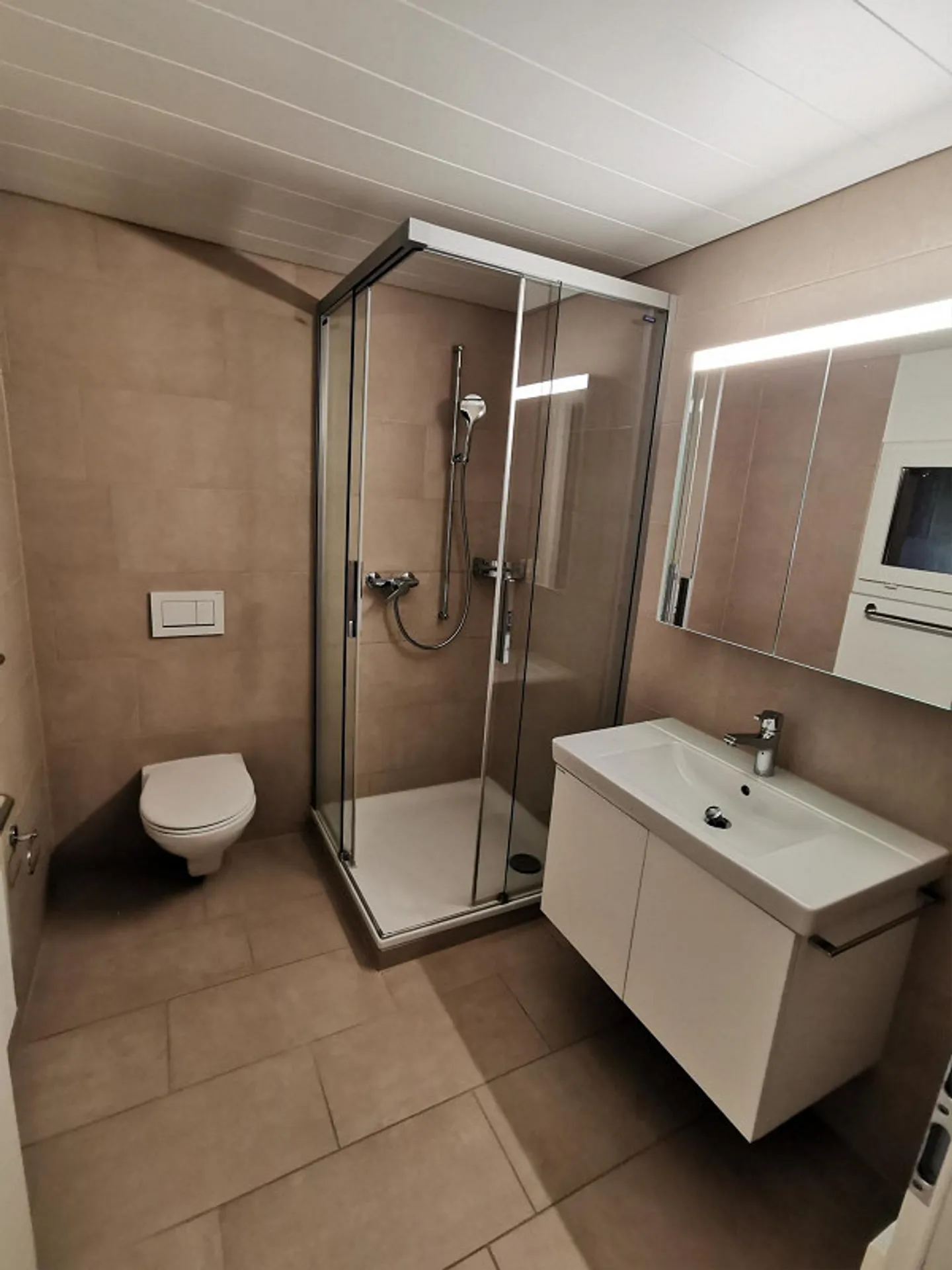 Charming semi-detached family house in a central location - Photo 4 of 10