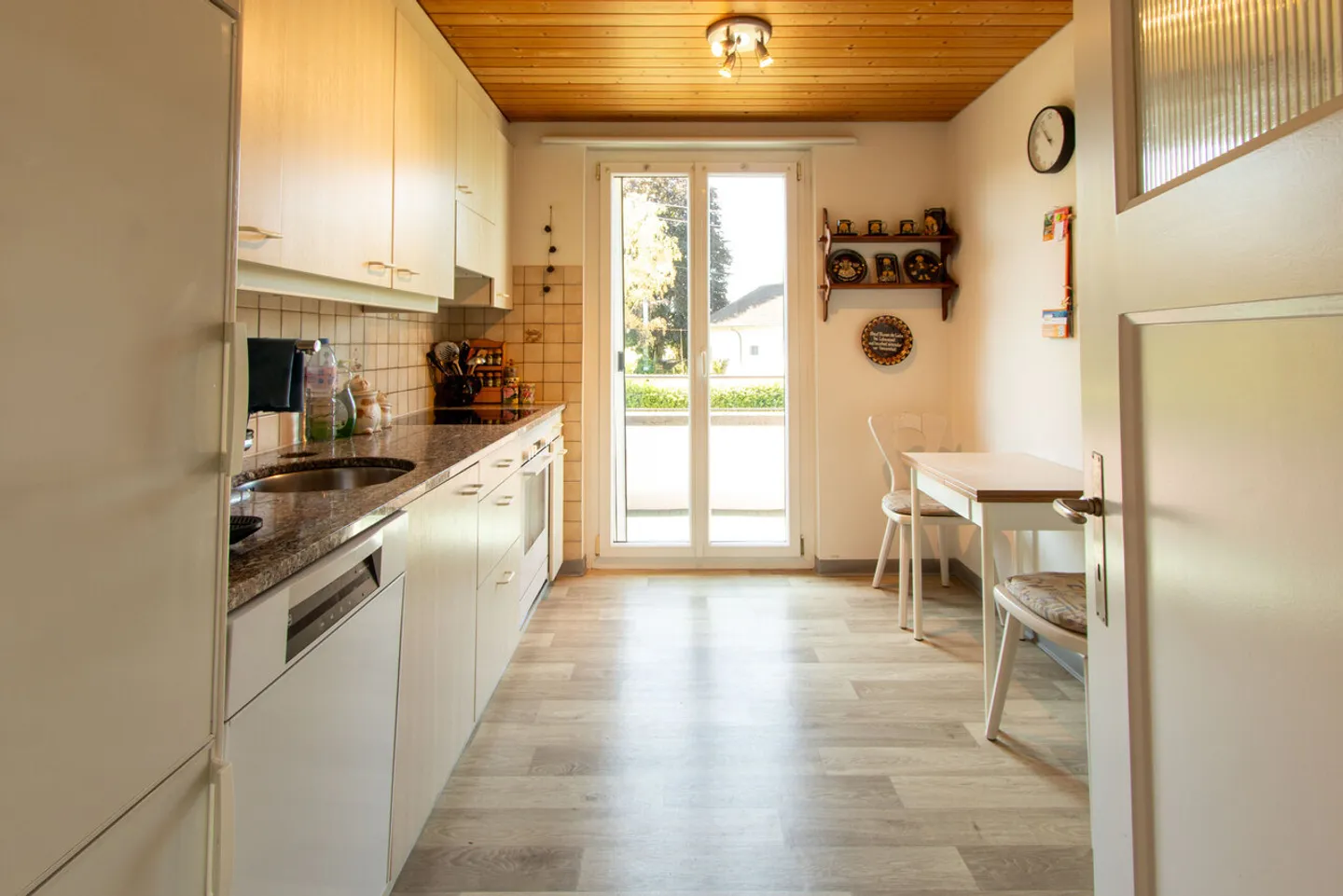 Charming 3.5-room apartment with lake view in Meyriez - Photo 7 of 14