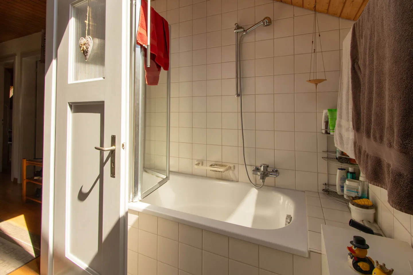 Charming 3.5-room apartment with lake view in Meyriez - Photo 10 of 14