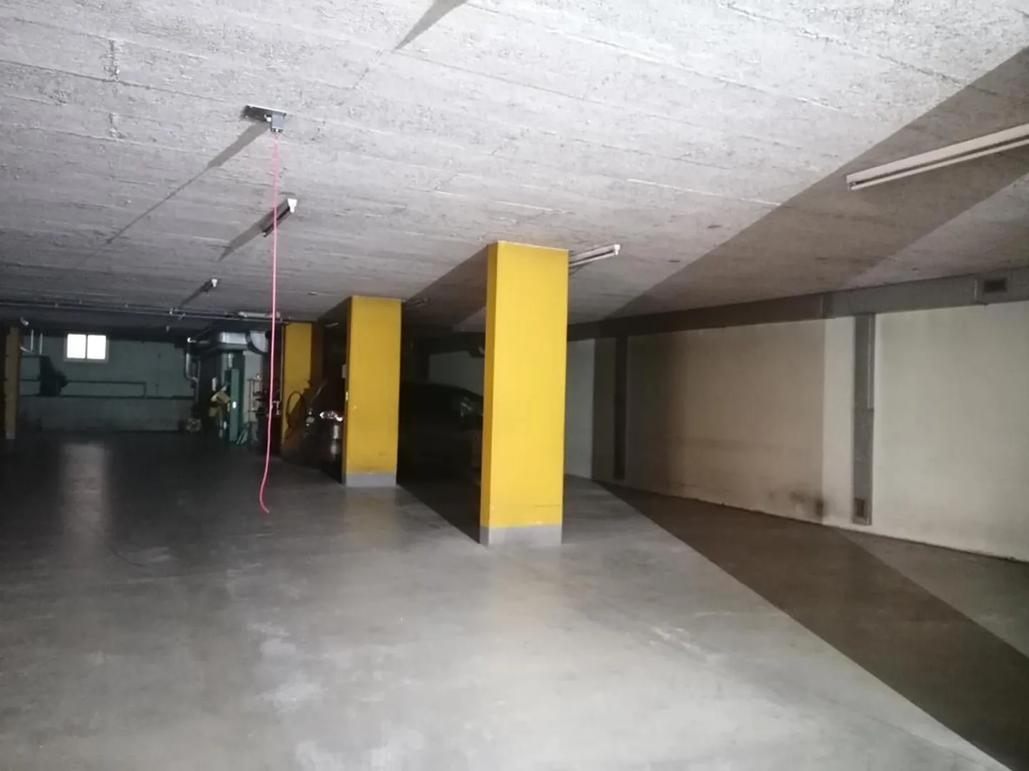 Underground parking space - cheap. central - Photo 3 of 4