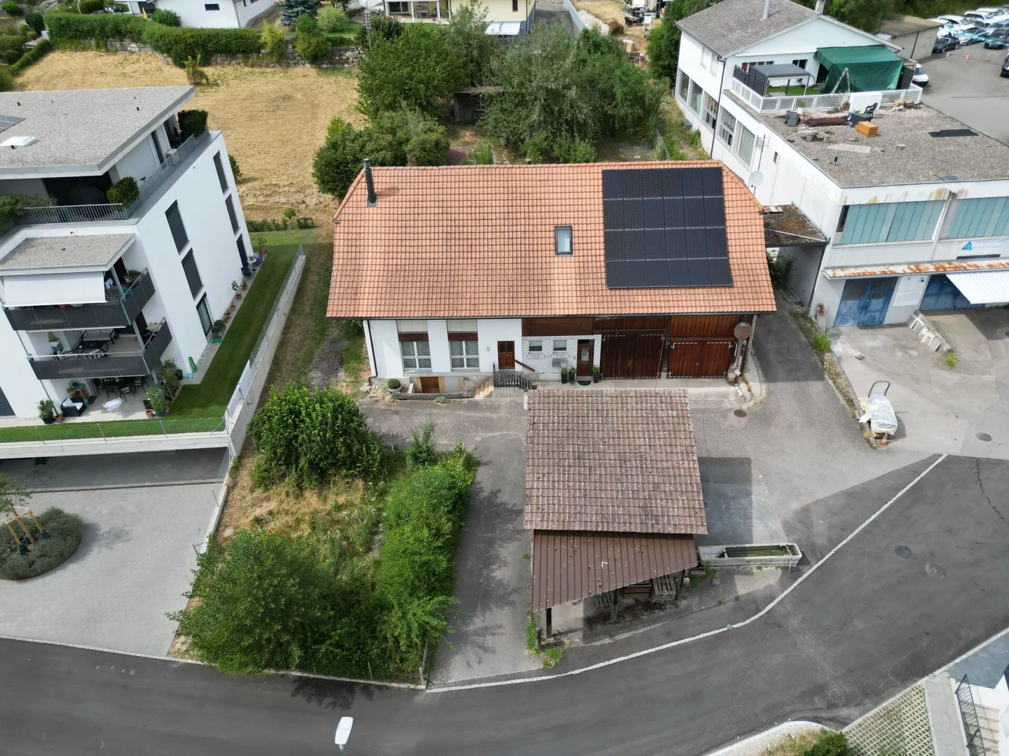 Multi-family house with building land in an attractive location - Photo 4 of 8