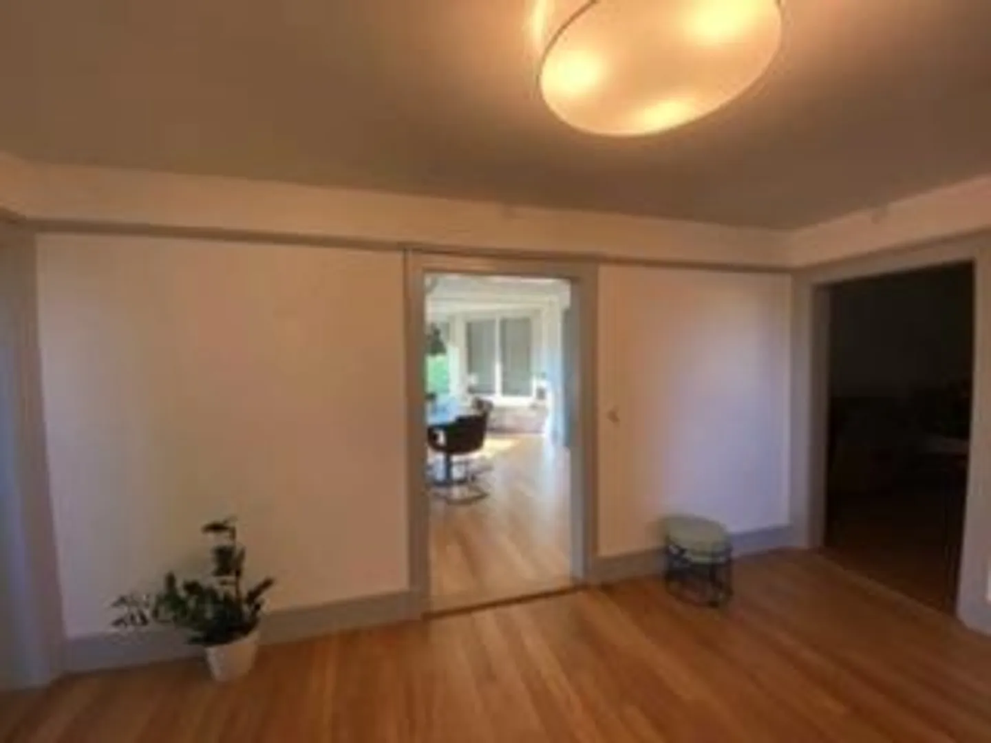 Geräumige Wohnung in renoviertem Haus - Foto 1 von 12
