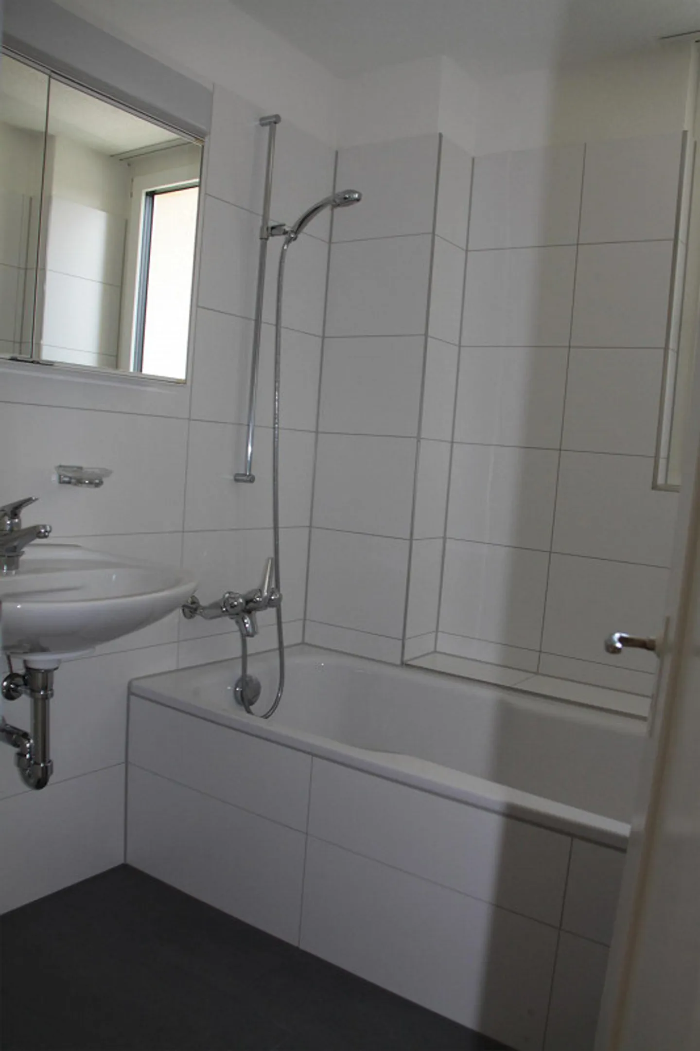 Geräumige Wohnung in renoviertem Haus - Foto 7 von 12