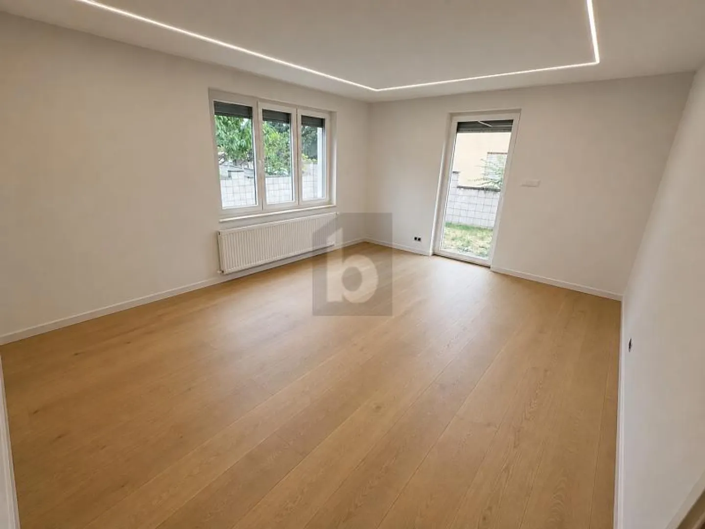 BEAUCOUP D'ESPACE, BEAUCOUP DE LUMIÈRE, ENTIEREMENT RÉNOVÉ - Photo 4 sur 6