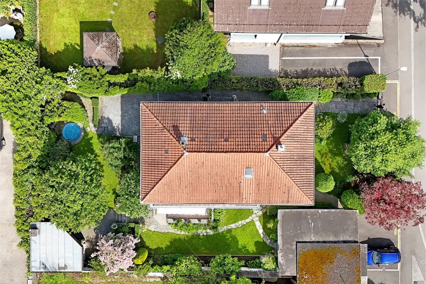 250 m² de surface habitable au cœur de Wildegg, calme, terrain de 784 m² WA3, à 100 m des transports publics et de Migros - Photo 4 sur 13