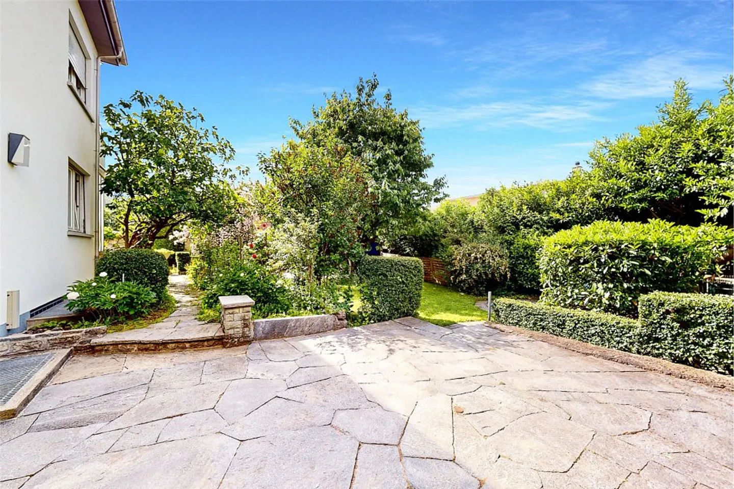 250 m² de surface habitable au cœur de Wildegg, calme, terrain de 784 m² WA3, à 100 m des transports publics et de Migros - Photo 10 sur 13