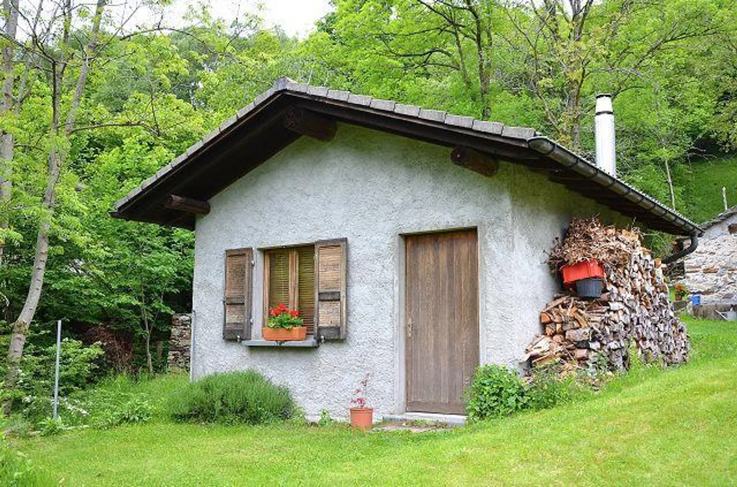 piccola casa vacanze vicino al ruscello in una posizione molto tranquilla e soleggiata con vista ... - Foto 1 di 26