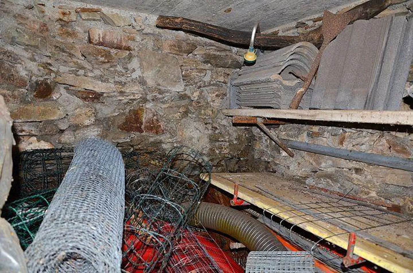 piccola casa vacanze vicino al ruscello in una posizione molto tranquilla e soleggiata con vista ... - Foto 8 di 26