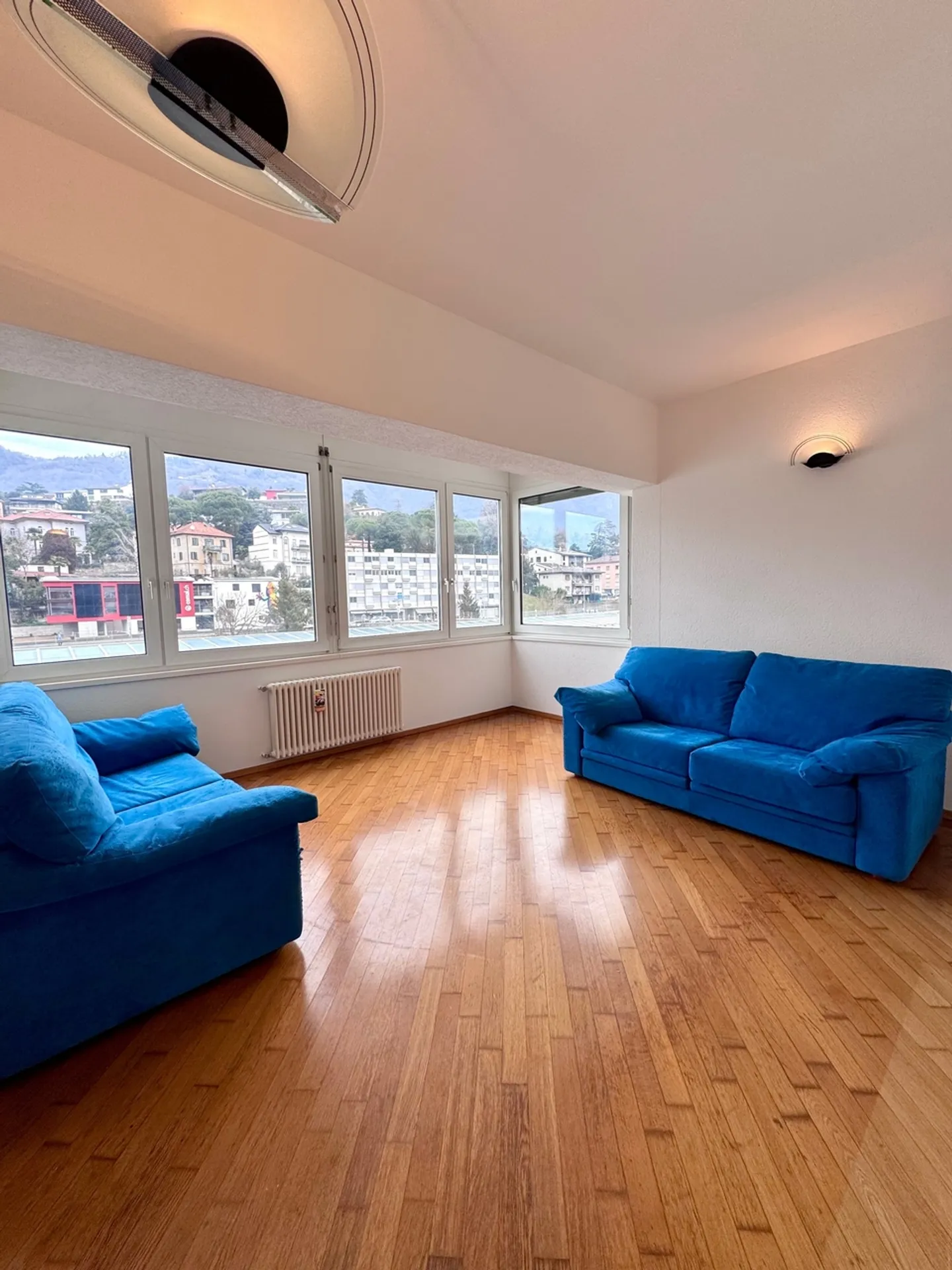 Bright 3.5 Room Apartment - Photo 1 of 9