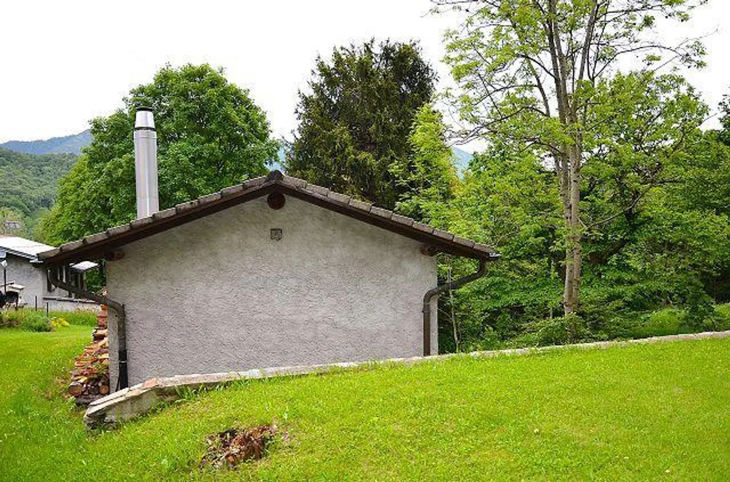 piccola casa vacanze vicino al ruscello in una posizione molto tranquilla e soleggiata con vista ... - Foto 16 di 26