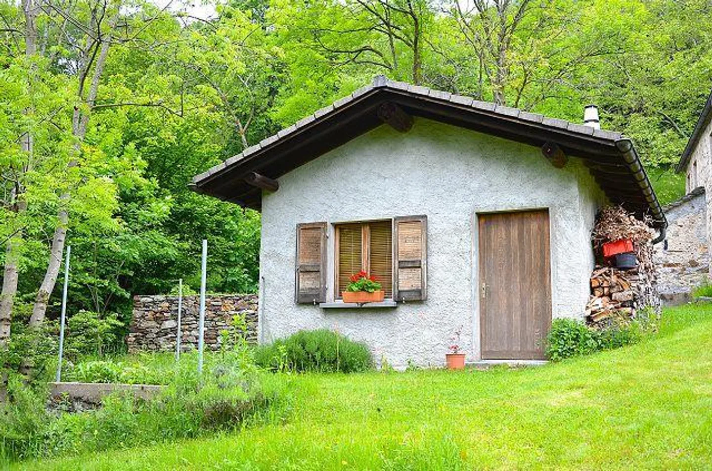 piccola casa vacanze vicino al ruscello in una posizione molto tranquilla e soleggiata con vista ... - Foto 18 di 26