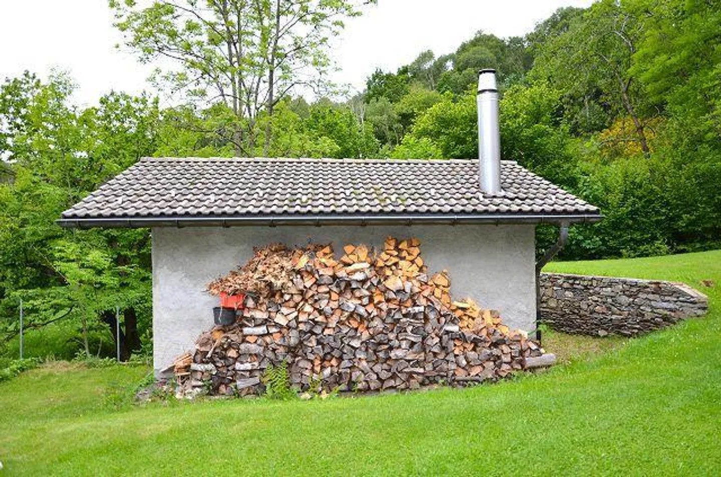 piccola casa vacanze vicino al ruscello in una posizione molto tranquilla e soleggiata con vista ... - Foto 19 di 26