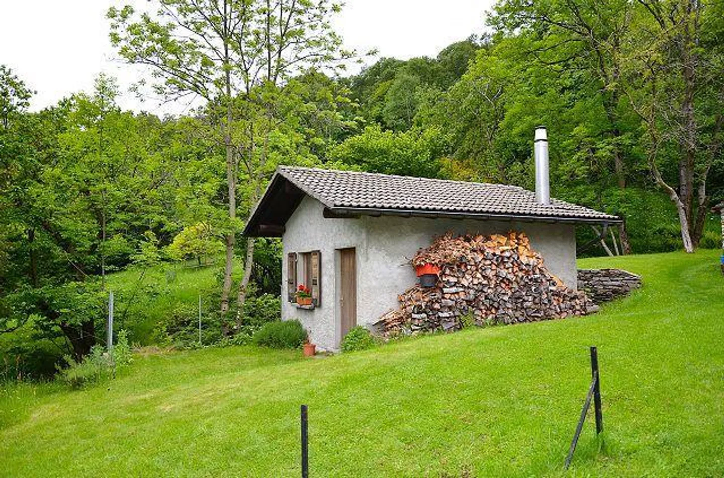 piccola casa vacanze vicino al ruscello in una posizione molto tranquilla e soleggiata con vista ... - Foto 22 di 26