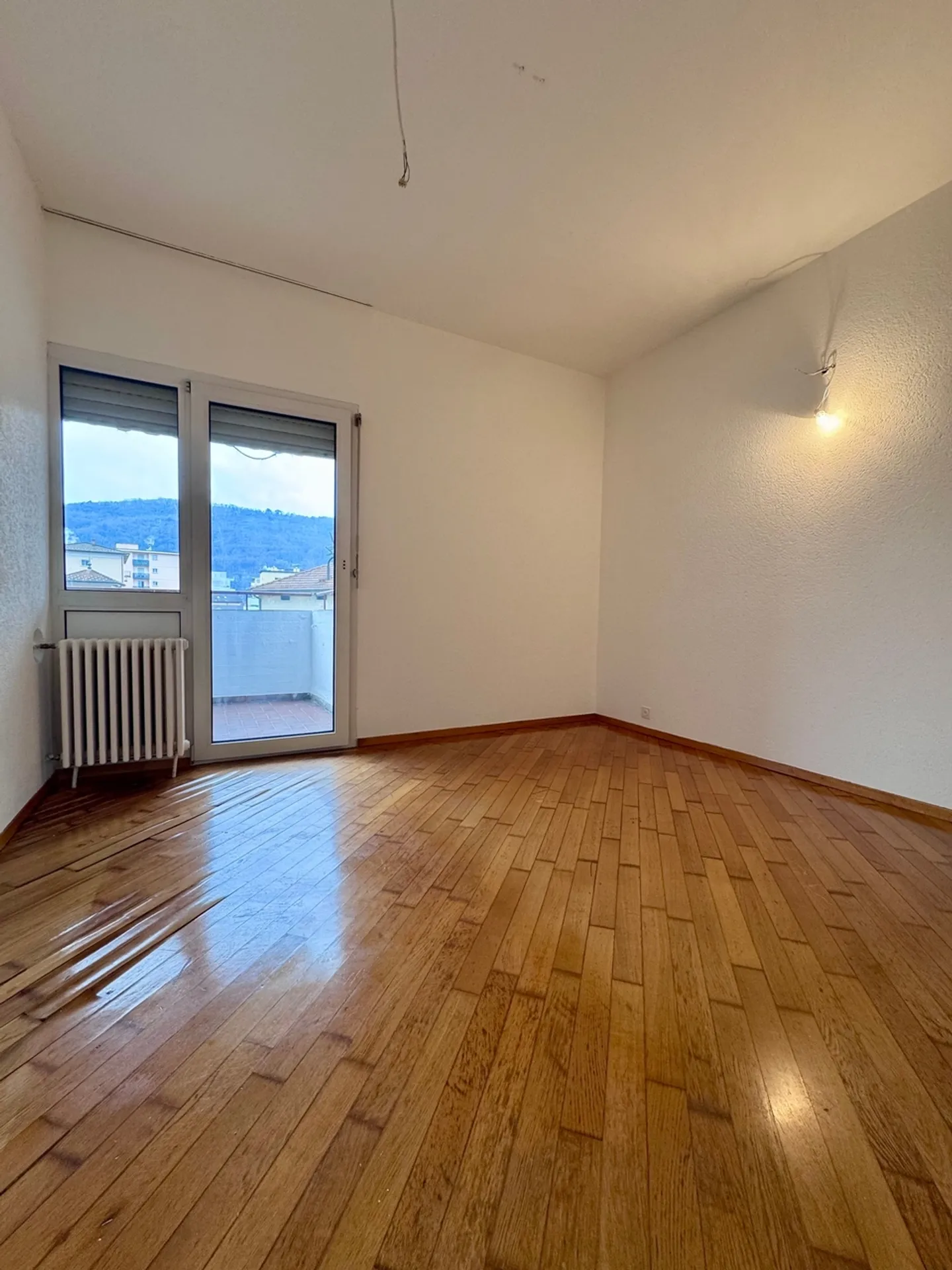 Bright 3.5 Room Apartment - Photo 2 of 9